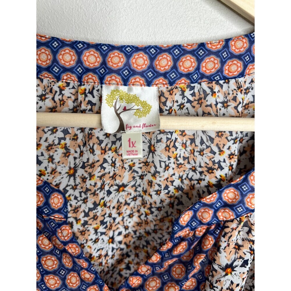 Fig And Flower Floral V-Neck Blouse 1X Short Sleeve Casual Colorful Top - Picture 3 of 4
